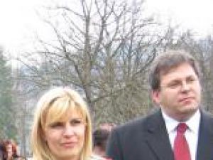 Până-n pânzele albe: Popovici, „scut şi pavăză” pentru Udrea în războiul cu PSD-iştii suceveni
