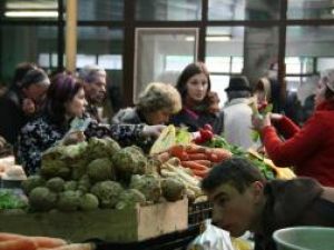 În Vinerea Mare a Paştilor, pieţele agro-alimentare din Suceava au fost pline ochi