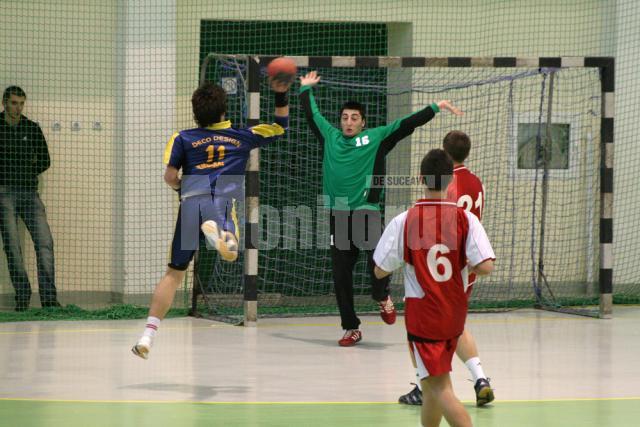 Handbal, juniori II: Sucevenii s-au impus lejer în faţa principalei contracandidate la turneul semifinal