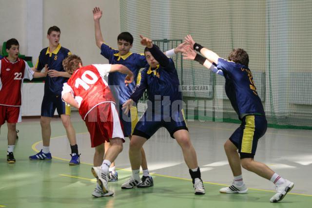 Handbal, juniori II: Sucevenii s-au impus lejer în faţa principalei contracandidate la turneul semifinal