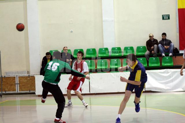 Handbal, juniori II: Sucevenii s-au impus lejer în faţa principalei contracandidate la turneul semifinal