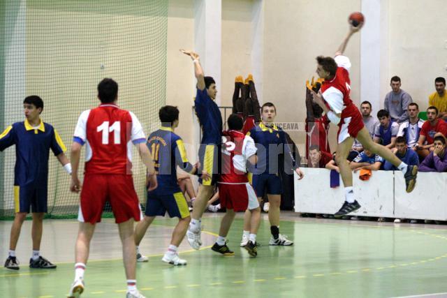 Handbal, juniori II: Sucevenii s-au impus lejer în faţa principalei contracandidate la turneul semifinal