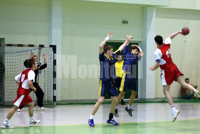 Handbal, juniori II: Sucevenii s-au impus lejer în faţa principalei contracandidate la turneul semifinal