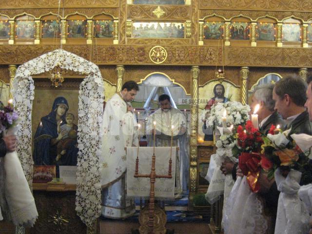 Sfinta Liturghie in Biserica Sf Arhangheli Mihail si Gavril Valea Putnei