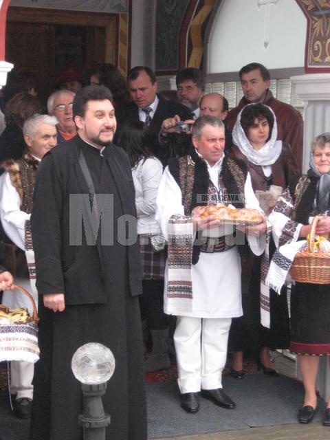 Preotul Corneliu Luca  parohul Bisericii din Valea Putnei