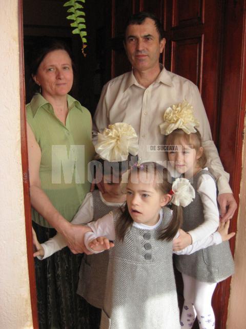 Familia Badelita impreuna cu cele trei fetite aflate in plasament