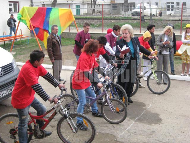 Tinerii de la „Laurenţia Ulici” au organizat un concurs de biciclete