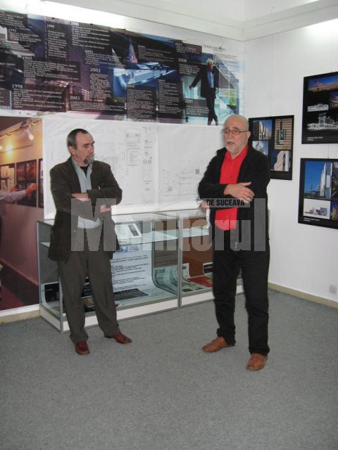 Arh. Teodor Zoran prezentând expoziţia