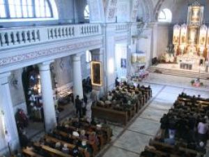 Ziua de doliu naţional a fost marcată, ieri, şi la Catedrala Catolică din municipiul Suceava