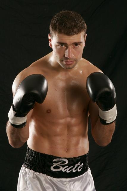 Box profesionist: Bute vrea să lupte în România