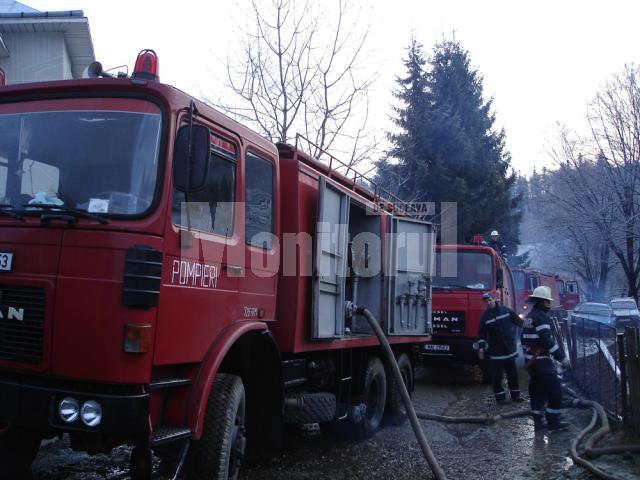 Pompierii întârzie la intervenţii, din cauza maşinilor vechi pe care le au în dotare