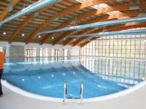 Sâmbătă se inaugurează piscina acoperită din parcul Ariniş, de la Gura Humorului