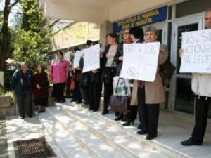 Acţionarii minoritari au protestat din nou în faţa fabricii