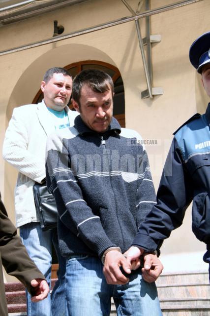 Radu Hlămagă, scos cu cătuşe la mâini din sediul Palatului de Justiţie
