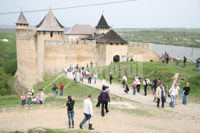 Cetatea Hotinului, asediată de turişti