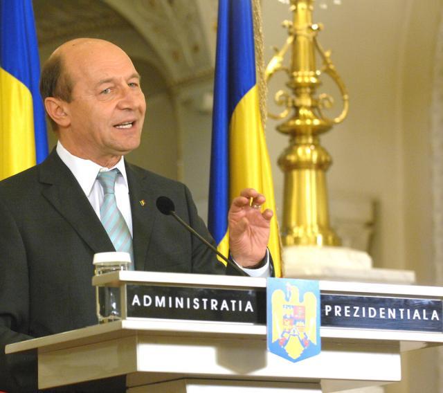 Preşedintele Băsescu a declaratcă pensiile vor scădea cu 15% iar salariile bugetarilor cu 25%. Foto: Sorin LUPŞA