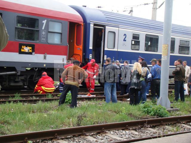Victima s-a aşezat între şine, la câteva sute de metri de gară, şi a aşteptat venirea trenului. Foto: Andrei BÎRSAN