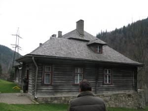 Cabana Barnar, locul unde se caza şi Ceauşescu  când venea la vânătoare