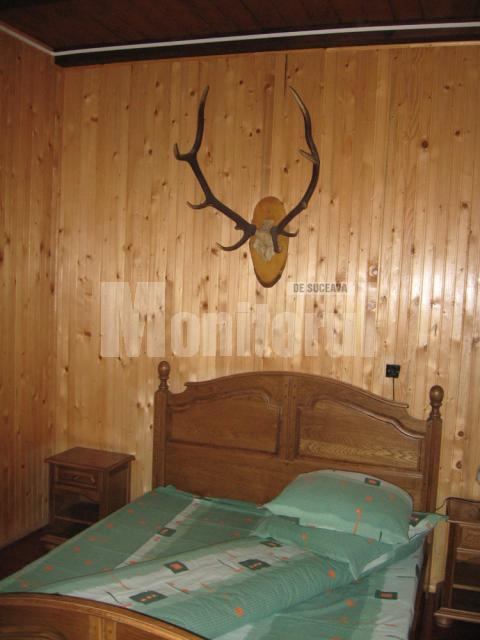 Camera în care dormea Nicolae Ceausescu când venea la vânătoare