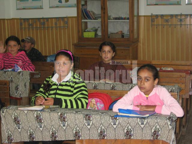 Şcolarizare: Aproape 300 de locuri de admitere în clasa a IX-a pentru romii din judeţ