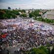 Peste 30.000 de oameni adunaţi în Piaţa Victoriei au cerut demisia Guvernului. Foto: MEDIAFAX