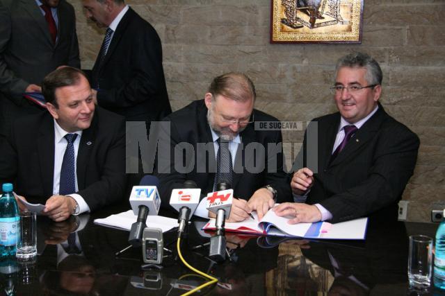 Primii pe ţară: Contracte de finanţare de 15 milioane de euro, semnate de Lungu şi ministrul Murgeanu, la Suceava