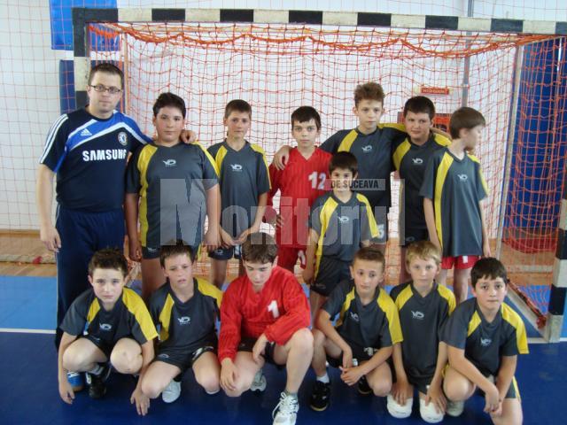 Elevii antrenaţi de Răzvan Bernicu s-au calificat la turneul final de mini-handbal