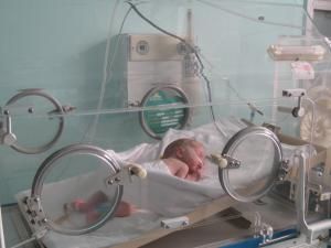Nou-născuţii riscă boli grave din cauza crizei de vaccinuri pediatrice