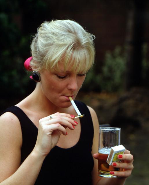 Fumatul în rândul femeilor de 40 de ani a crescut de patru ori în ultimii 15 ani
