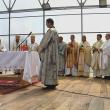 Slujba religioasă greco-catolică pe scena în aer liber