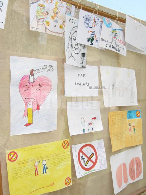 Desenele cu mesaj anti-fumat expuse in Piata Drapelului