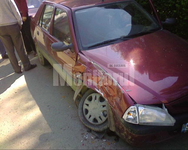 Dacia Solenza avariată în accidentul din 10 mai