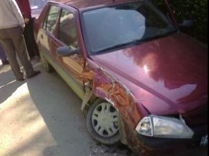 Autoturismul Dacia Solenza al soţilor Clim a fost avariat în urma unei tamponări