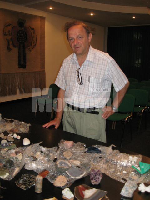 Adrian Irvin Rozei şi piesele colecţiei mineralogice donate muzeului sucevean