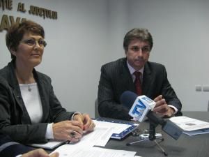 Preşedinta EURAD, Renee Besseling, şi şeful IPJ Suceava, comisarul şef Ioan Nicuşor Todiruţ