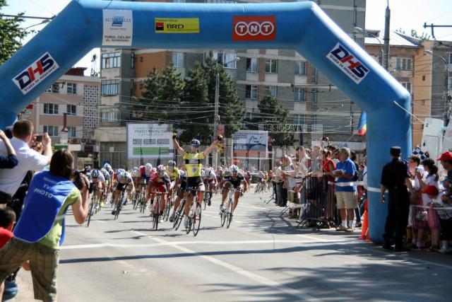 Turul Ciclist al României a ajuns ieri după-amiază la Suceava şi va părăsi oraşul astăzi la prânz