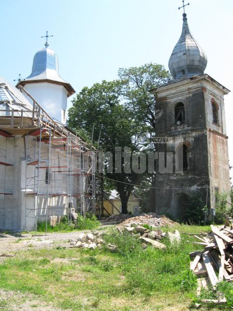 Ansamblul Bisericii Sf. Simion  - Lăcaşul de cult şi turnul-clopotniţă