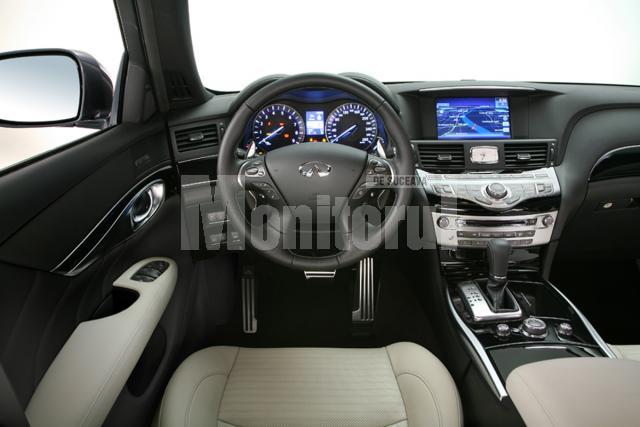 Infiniti M