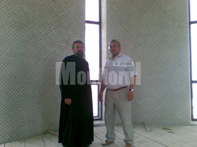 Primarul Sucevei, Ion Lungu, a vizitat Catedrala alături de preotul paroh Petru Argatu