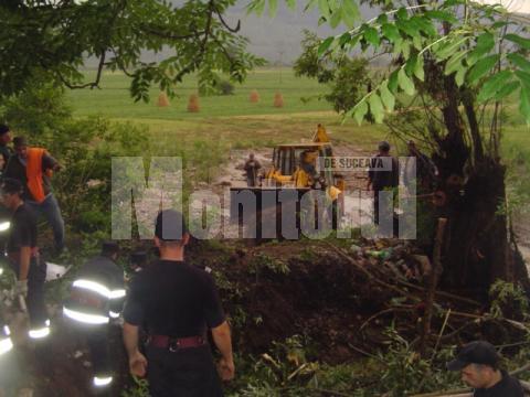 Ploi abundente: 20 de gospodării, în pericol de a fi inundate