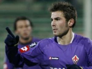 Atacantul Adrian Mutu mai are contract cu Fiorentina până în 2012