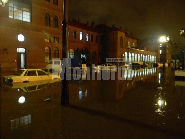 Străzi şi gospodării inundate, după ploaia torenţială de luni noapte