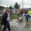 Primarul Sucevei a verificat personal ca apele ce au inundat Bazarul sa fie scoase cat mai rapid