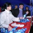 Tradiţie de familie: 5.000 de sarmale şi 5.000 de sticle de apă minerală împărţite de primarul Sucevei