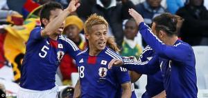 Japonezul Keisuke Honda (foto mijloc) a fost desemnat jucatorul meciului