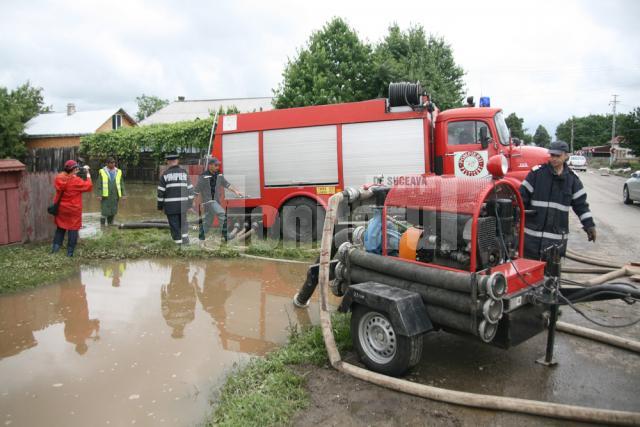 ISU a intervenit cu patru autospeciale şi patru motopompe pentru evacuarea apei