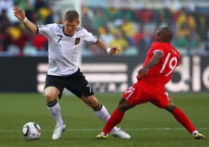 Reprezentativa Germaniei a învins, duminică, la Bloemfontein, cu scorul de 4-1 (2-1), selecţionata Angliei
