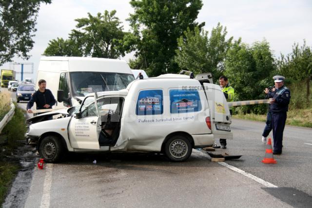 Accident: Şofer omorât de un microbuz, după ce a derapat şi a intrat pe contrasens