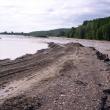 Apele râului Moldova au „măturat” digul de protecţie a staţie de captare Baia III
