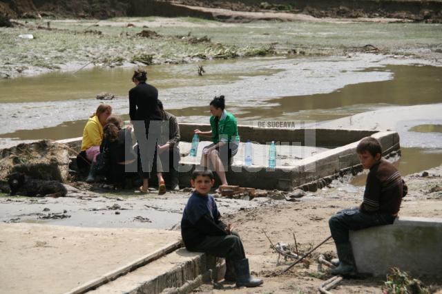 15 familii din Pătrăuţi au rămas doar cu temeliile caselor
